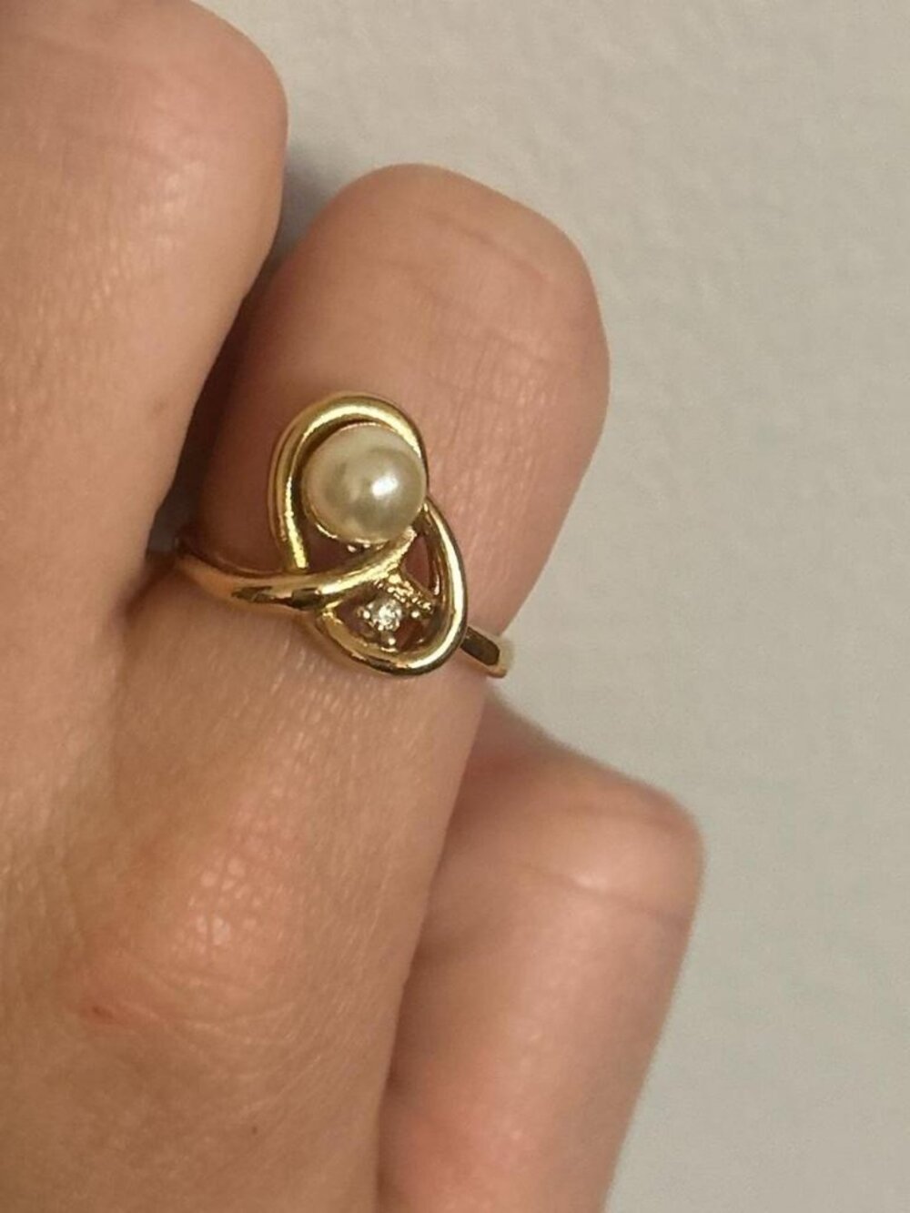 Gold tone ring with pearl